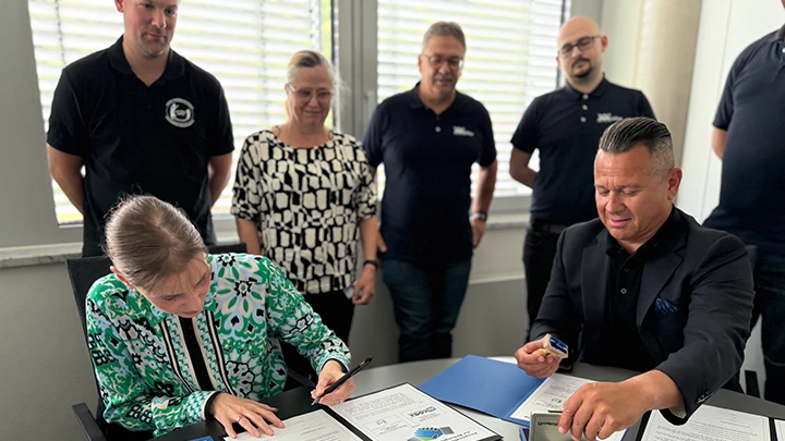 müller co-ax gmbh und Georg-Fahrbach-Schule schließen Kooperationsvertrag